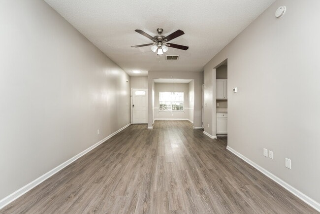 Building Photo - 7752 Newbury Dr
