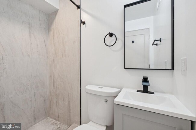 Foto del edificio - 4237 Mantua Ave