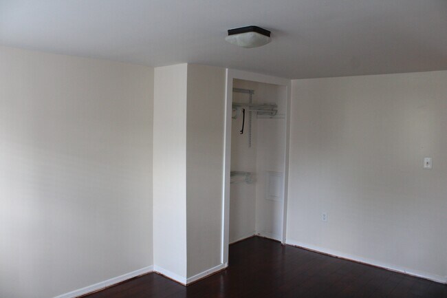 small bedroom view_1 - 1174 Washington Blvd