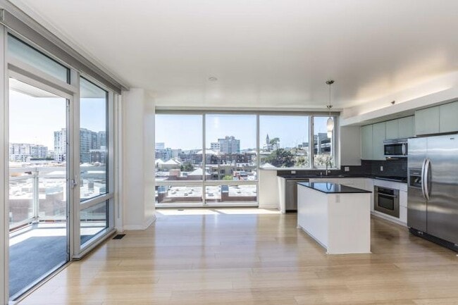 Building Photo - 2 bedroom in San Francisco CA 94105
