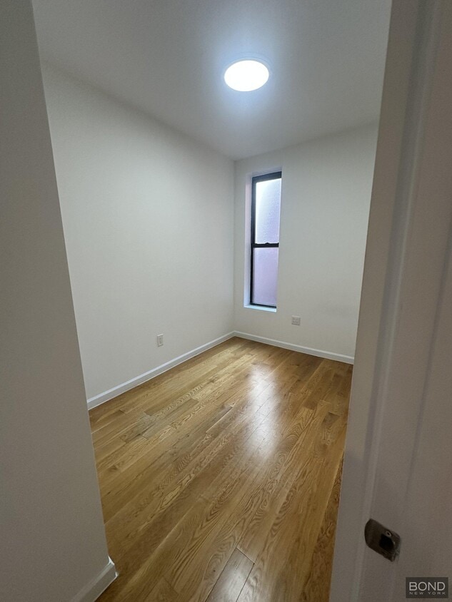 Building Photo - 314 E 91st St