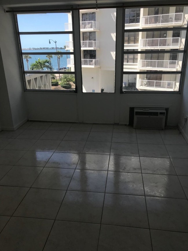 Room - 1430 Brickell Bay Dr