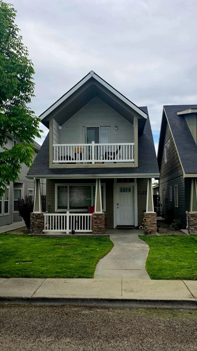 Entrada principal - 2127 S Leadville Ave