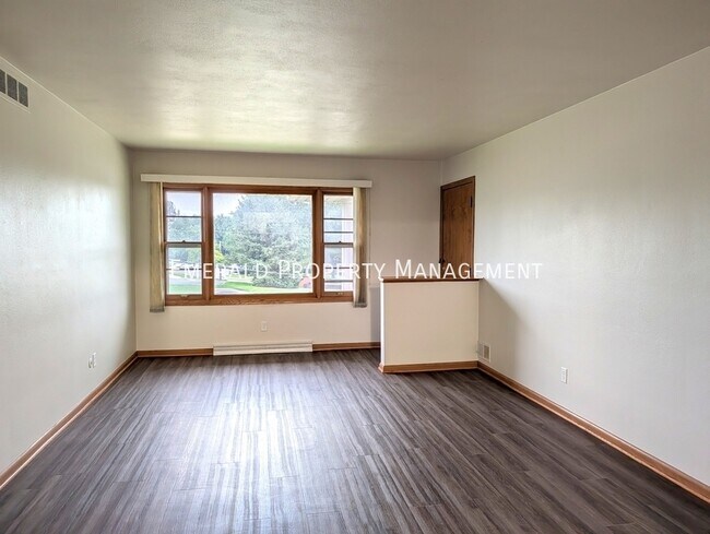 Foto del edificio - 562 N Mulford Rd