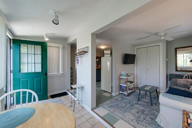 Building Photo - 33 Warren Ave