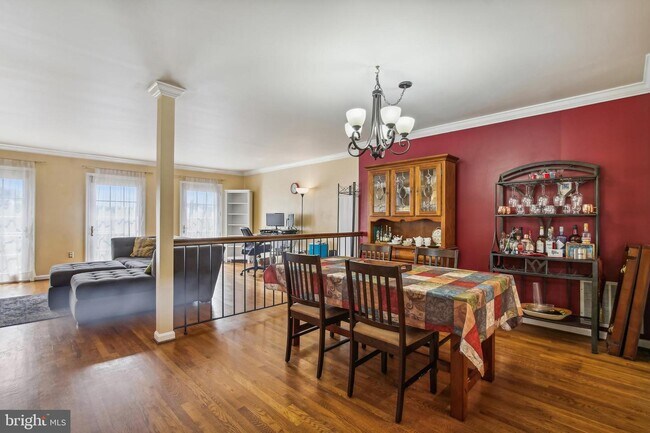 Foto del edificio - 236 Gretna Green Ct