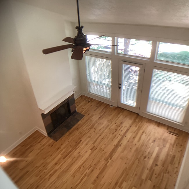 Building Photo - 720 E Lenz Ln