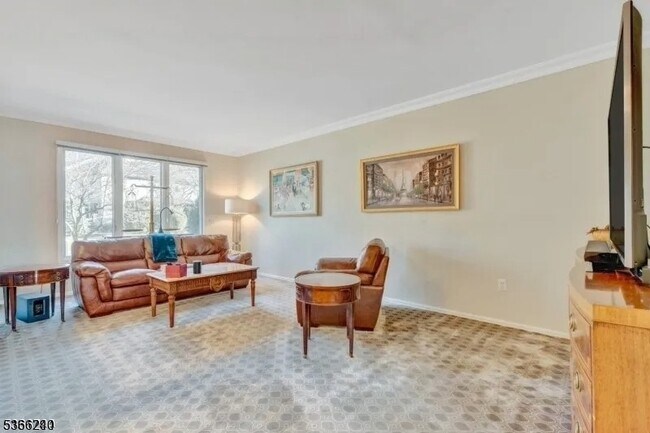 Foto del edificio - 587 Glasmere Rd