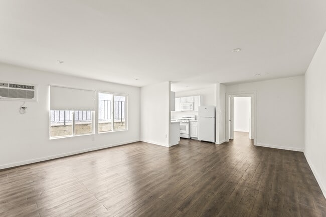 Building Photo - 4323 Van Nuys Blvd