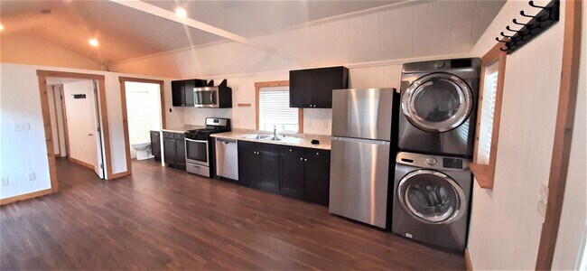 Foto del edificio - 325 W 7th St