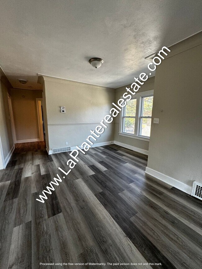 Building Photo - 2224 W Sylvania Ave