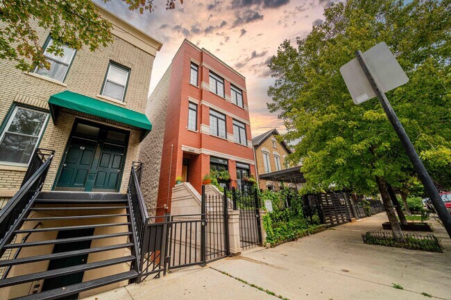 Building Photo - 1644 W Cullerton St