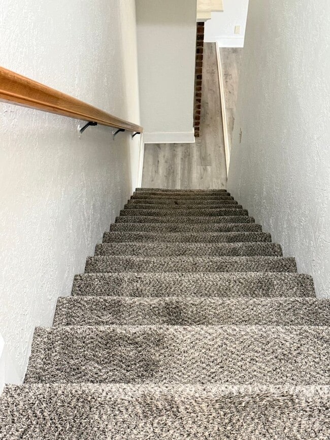 Building Photo - Chic upscale West Norman 2-bed 2.5 bath 2-...