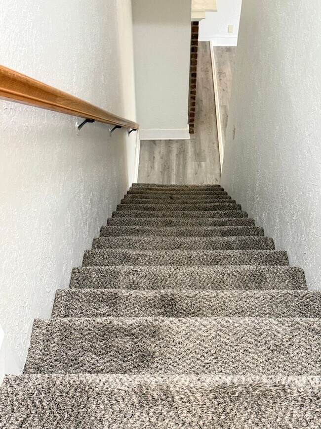 Foto del edificio - Chic upscale West Norman 2-bed 2.5 bath 2-...