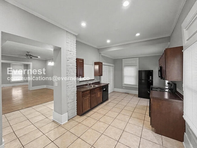 Foto del edificio - 1304 Oakwood Ave