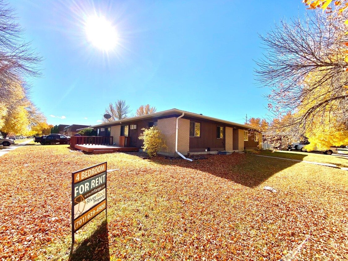 Foto principal - 4 Bed Located in West Fargo!