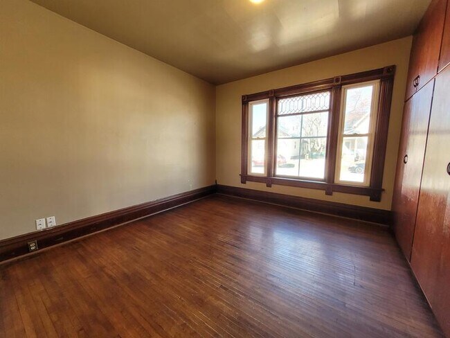 Building Photo - 1250 Elm St