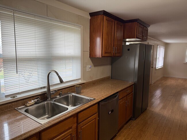 Foto del edificio - 7038 Hillside Rd