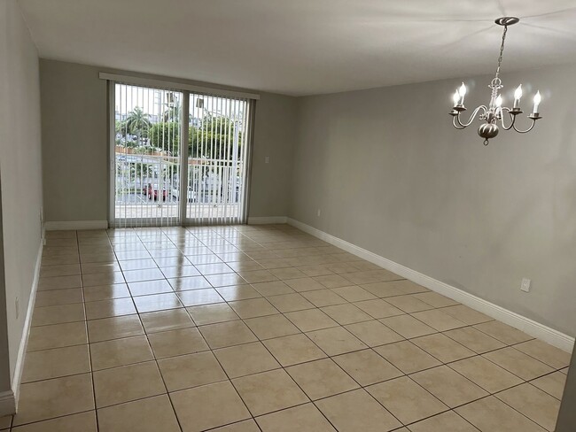 Building Photo - 6950 Miami Gardens Dr