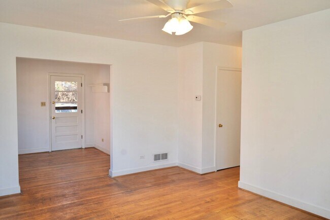 Building Photo - 240 Old Lynchburg Rd - Great Location