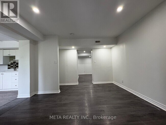 Building Photo - 35 Duncombe Blvd