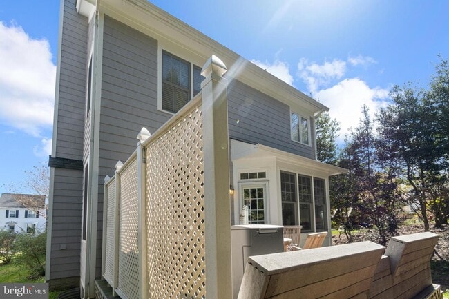 Building Photo - 1156 Colonial Rd