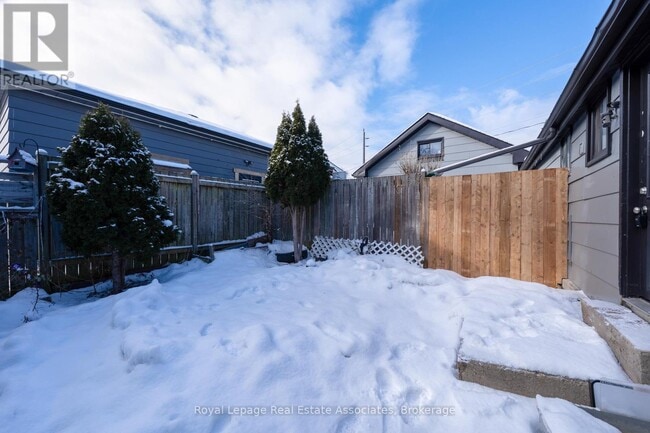 Building Photo - 24 Duke St