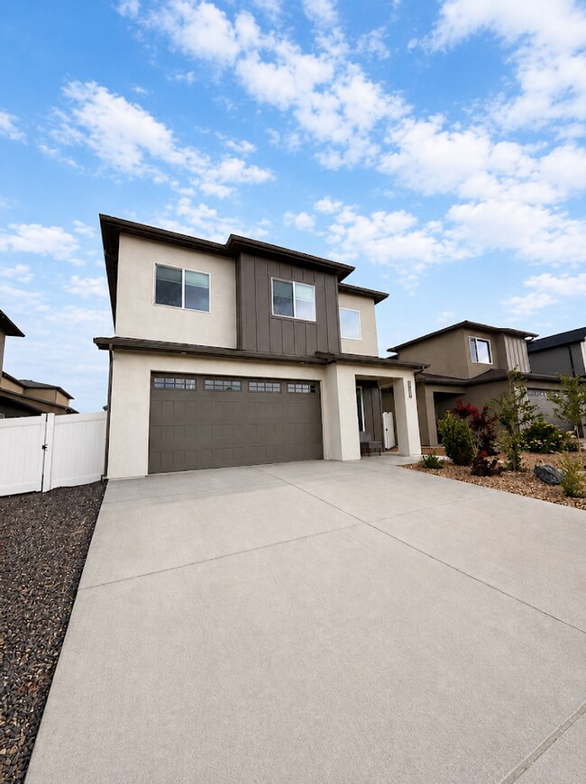 Foto del edificio - Stylish 2023 Home for Rent | 4 Bed • 2.5 Bath • Prime North Grand Junction Location