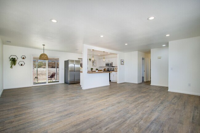Foto del edificio - 3 Bedroom, remodeled home in the heart of Joshua Tree