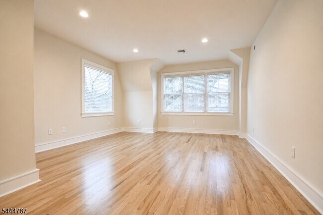 Foto del edificio - 676 Bloomfield Ave