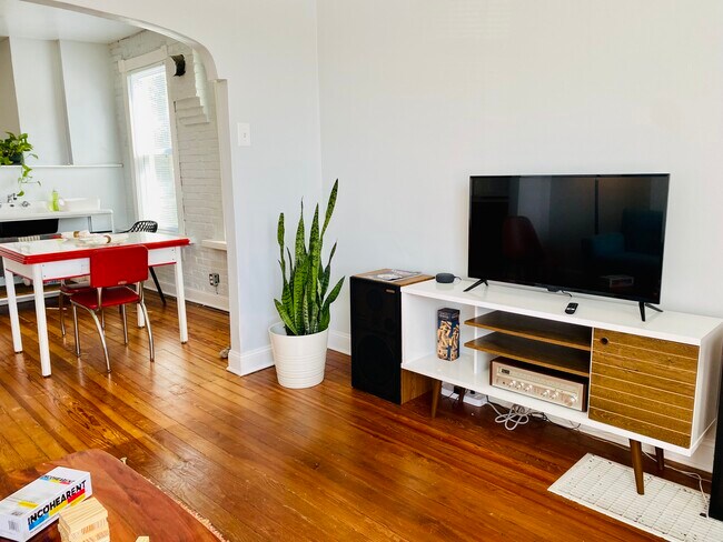 Foto del edificio - 4317 Fyler Ave