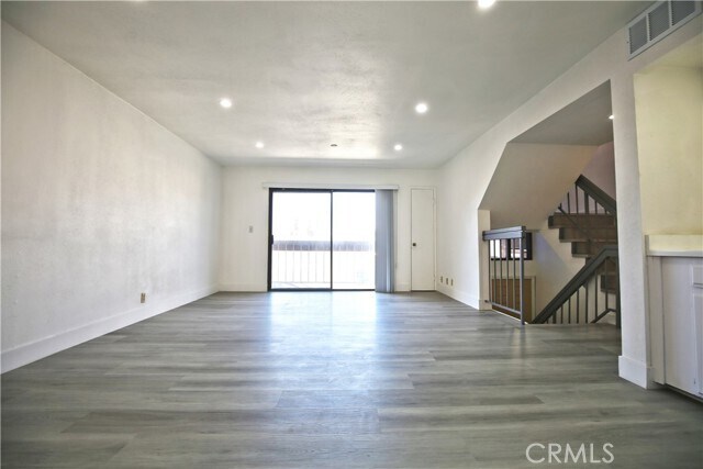 Foto del edificio - 210 W Grand Ave