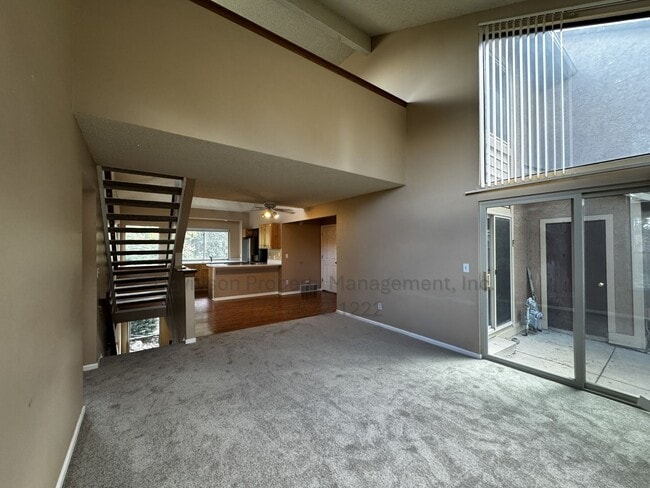 Foto del edificio - Charming 3-Bedroom Townhouse in Broadmoor ...