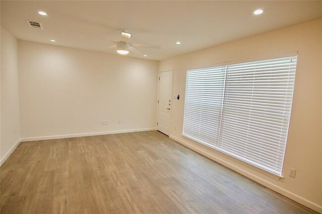 Foto del edificio - 1809 Bennett Ave