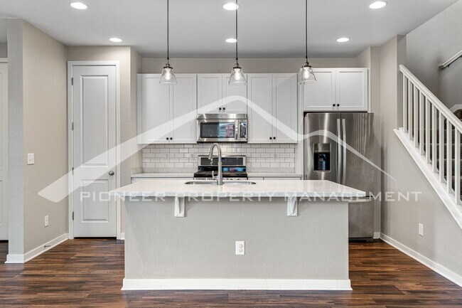 Foto del edificio - Spacious Home with Central AC and Washer/D...