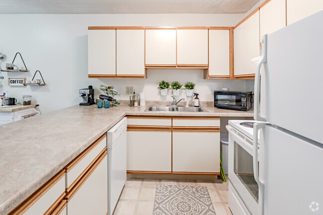 2BR, 1BA - 960 SF - Chester Grove Apartments