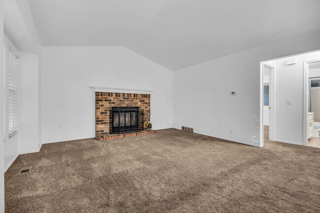 Building Photo - Charming Farmington Home in Peaceful Cul-de-Sac