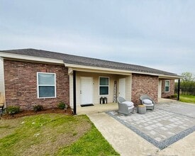 Building Photo - 331 Fieldstone Ln