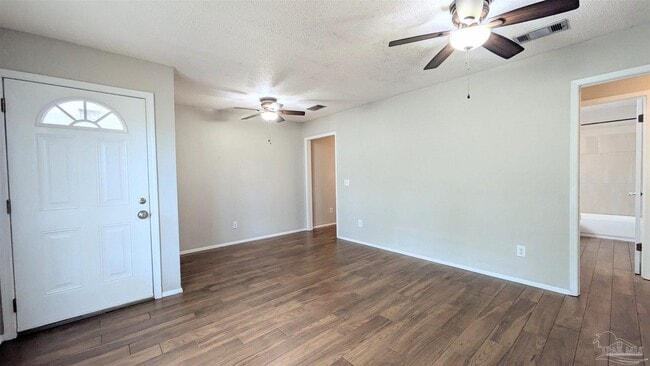 Building Photo - 9648 Hollowbrook Dr