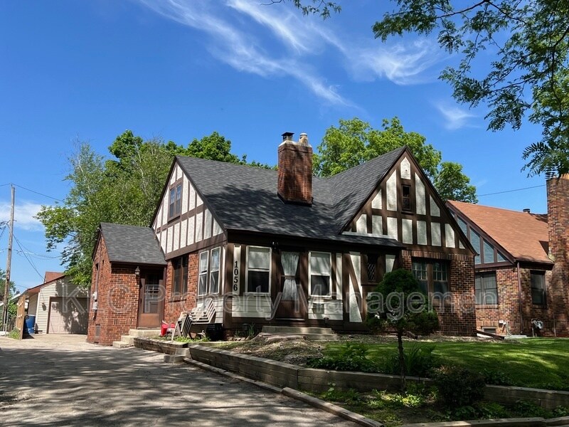 Primary Photo - 1056 39th St
