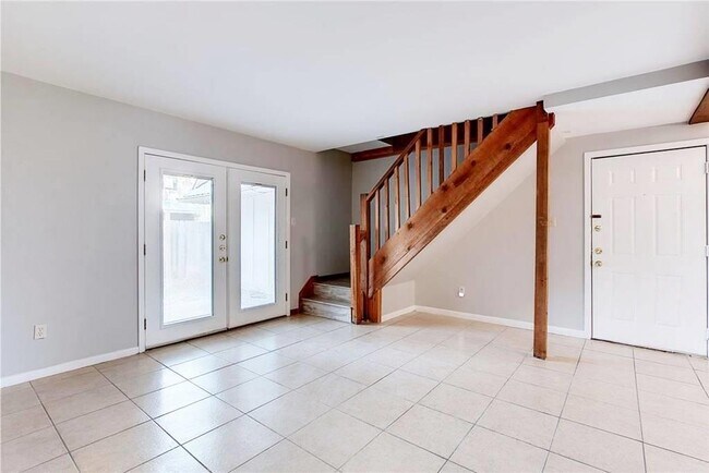 Building Photo - 8612 Bowling Green Dr