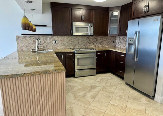 Foto del edificio - 14415 N Kendall Dr