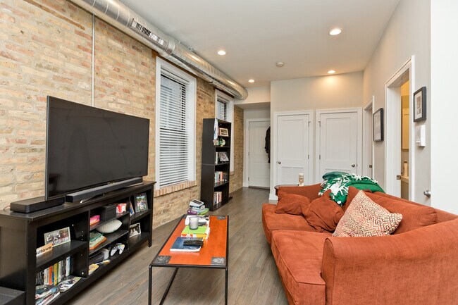 Foto del edificio - 2354 N Elston Ct