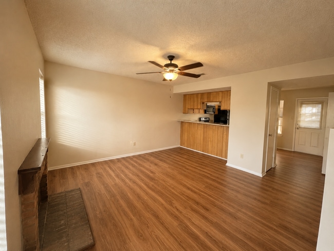 Building Photo - 1227 Dallas Dr