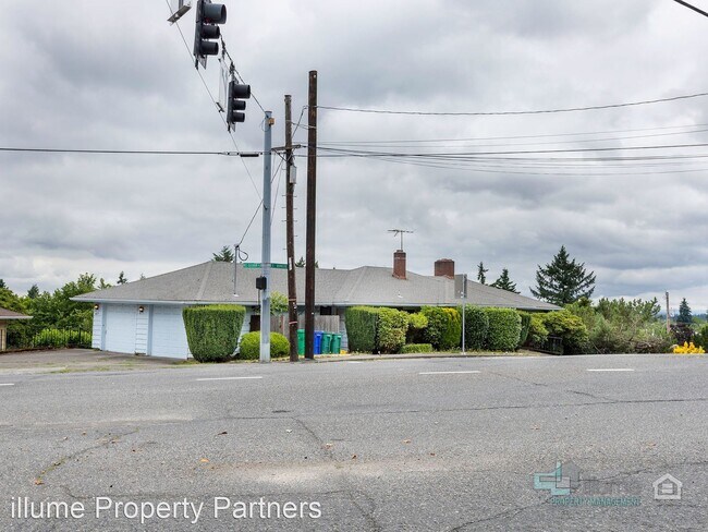 Building Photo - 2 br, 1 bath House - 6815 E Burnside St