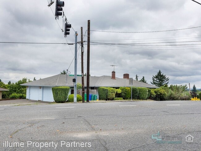 Foto del edificio - 2 br, 1 bath House - 6815 E Burnside St