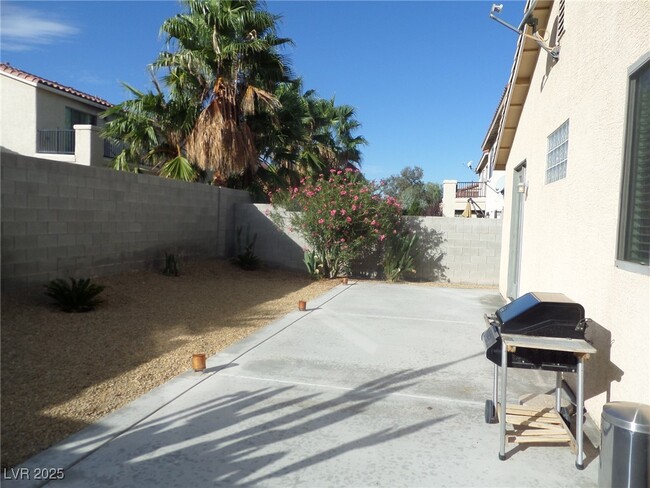 Foto del edificio - 727 Homewillow Ave
