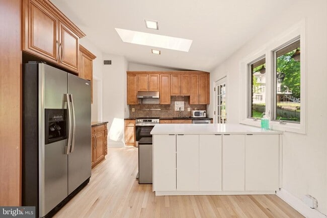 Foto del edificio - 8400 Thornden Terrace