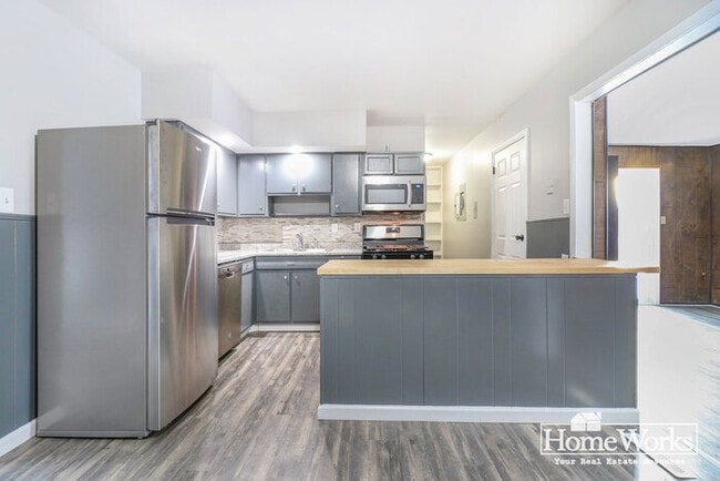 Building Photo - Newly Renovated 3 Bedroom Home with Bonus ...