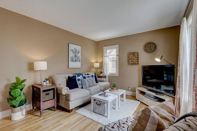 Foto del edificio - Beautiful 2 Bedroom 1 Bath Single Family H...